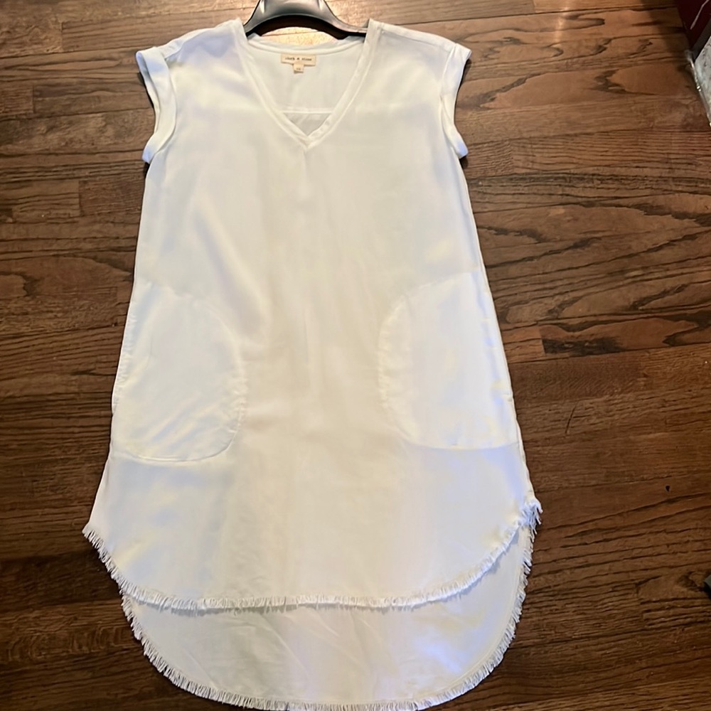 V neck high low dress.